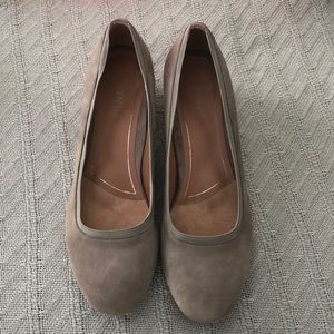 Vionic suede heels